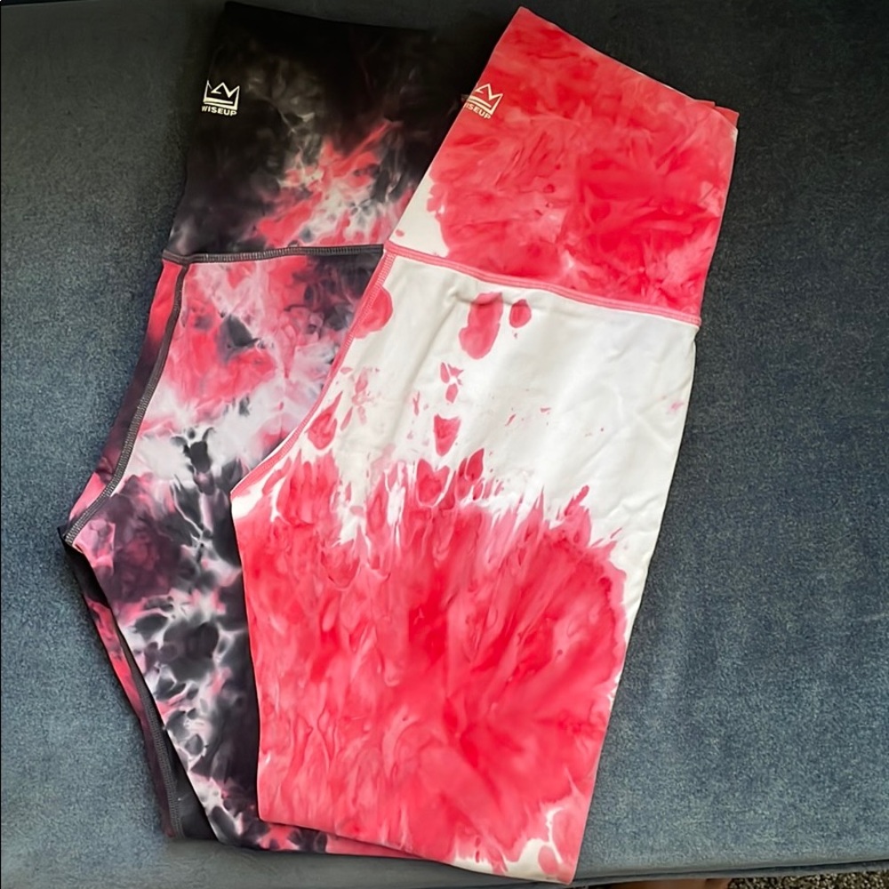 2 pack of exercise leggings.